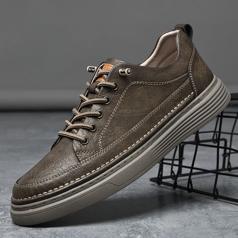 Durable men's leather sneakers, ideal as comfortable casual footwear for everyday walking.