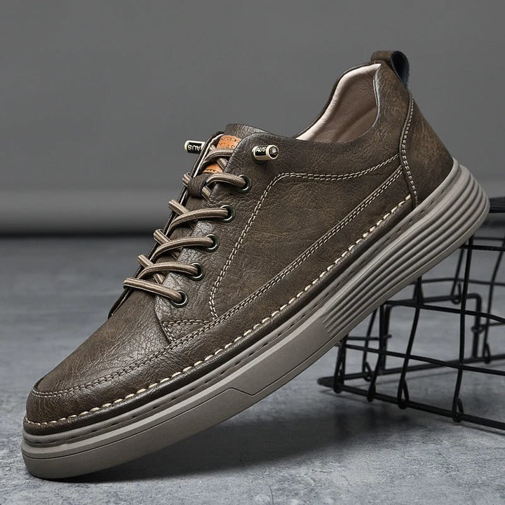 Durable men's leather sneakers, ideal as comfortable casual footwear for everyday walking.