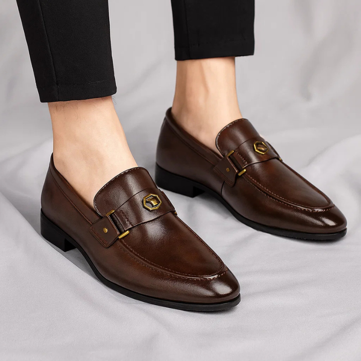 Black men's Italian loafers, a sleek and comfortable choice for polished everyday wear or elegant men's fashion.