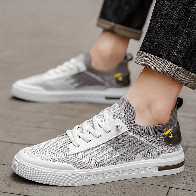 Cushioned men's sneakers, premium lightweight design for maximum comfort & everyday versatility.