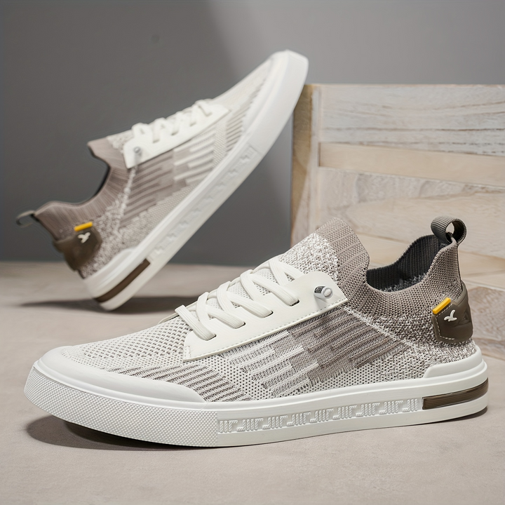 Brown everyday men's shoes, lightweight and comfortable, perfect for casual outings.