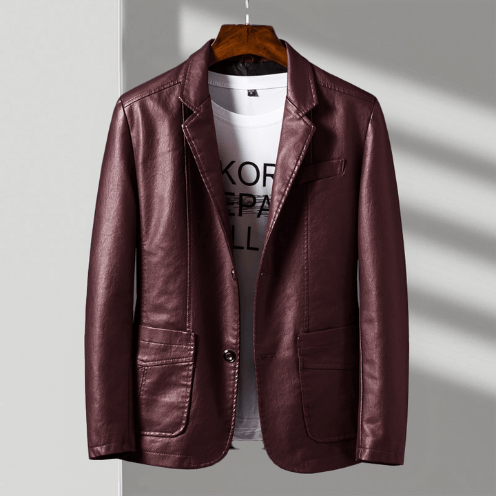 Stylish men's tailored jacket, showcasing sharp cut and premium fabric. Ideal autumn/winter fashion for elegant men.