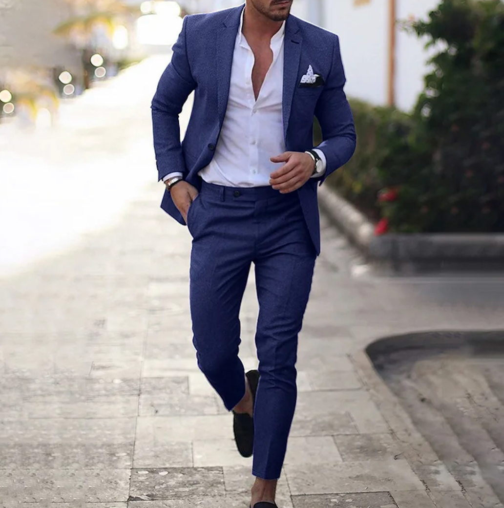 Men's professional business casual suit set, two-piece blazer & trousers for office & smart events.