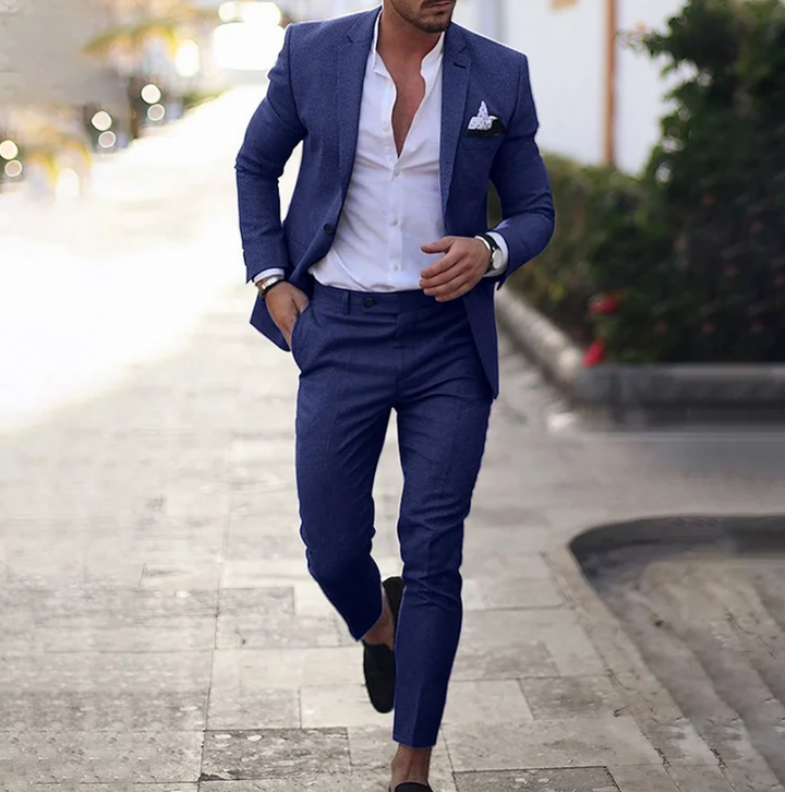 Men's professional business casual suit set, two-piece blazer & trousers for office & smart events.