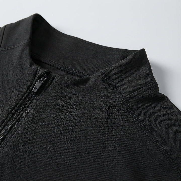 Man wearing a stylish quick-draw athletic training set, ideal for sportswear and workouts