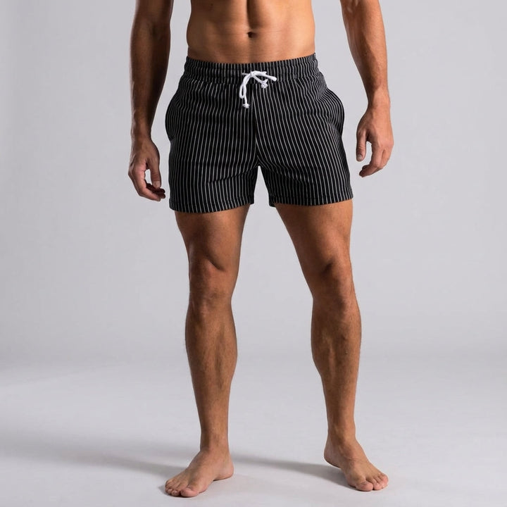 Casual striped men's athleisure shorts in Reed design, perfect for activewear and comfort.