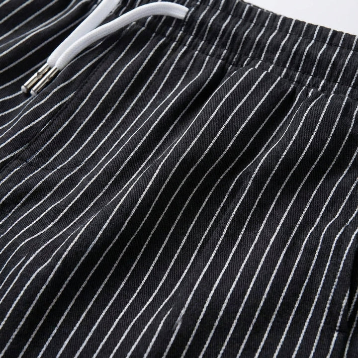 Comfortable men's striped athleisure shorts by Reed, suitable for sports and daily wear.