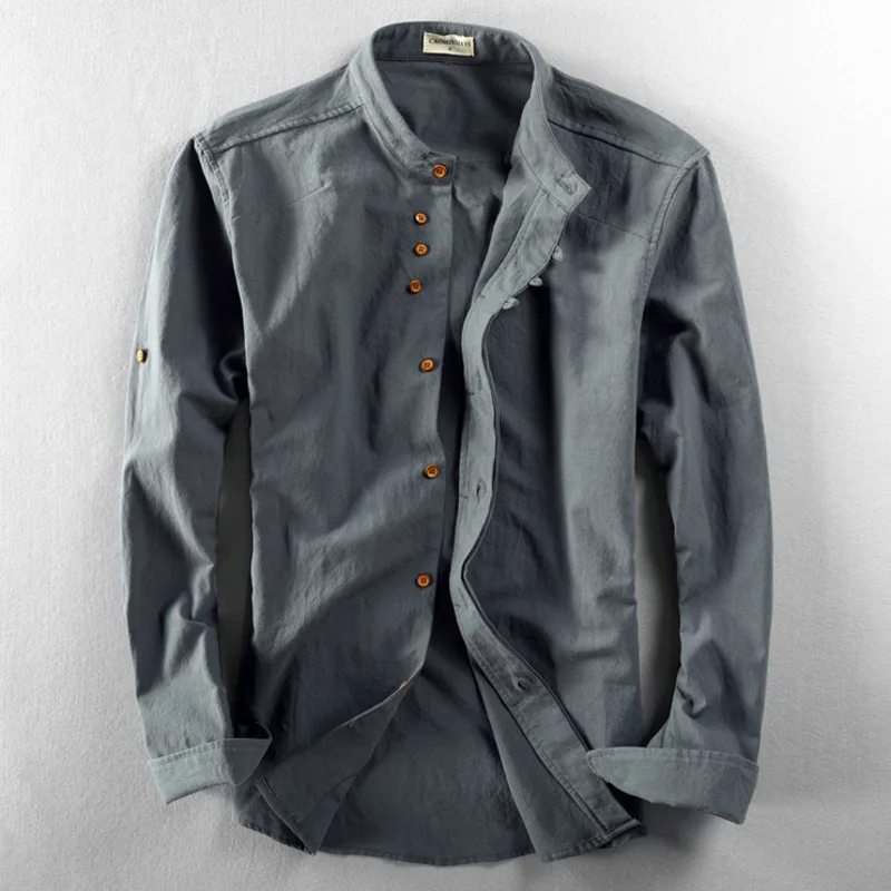 Easy-care men's collared shirt, long sleeve button-up for versatile men's fashion.