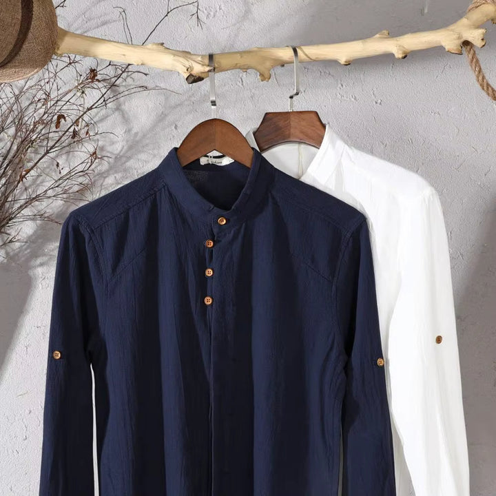 Refined men's button-up shirt in a versatile style, ideal for casual and layered looks.
