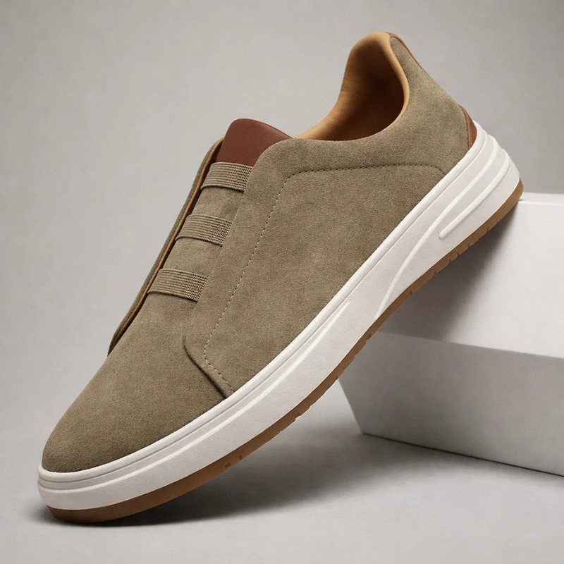 Men's Refined Classic lifestyle sneakers, a stylish and comfortable lace-up design for versatile everyday wear.