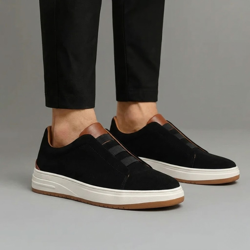 Modern classic men's lifestyle shoes; stylish and comfortable sneakers, ideal for versatile everyday fashion.