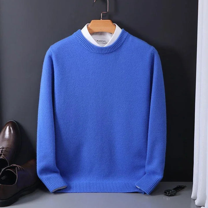 Warm men's pullover sweater, offering refined comfort. Elegant crewneck design, perfect for fall/winter men's fashion.