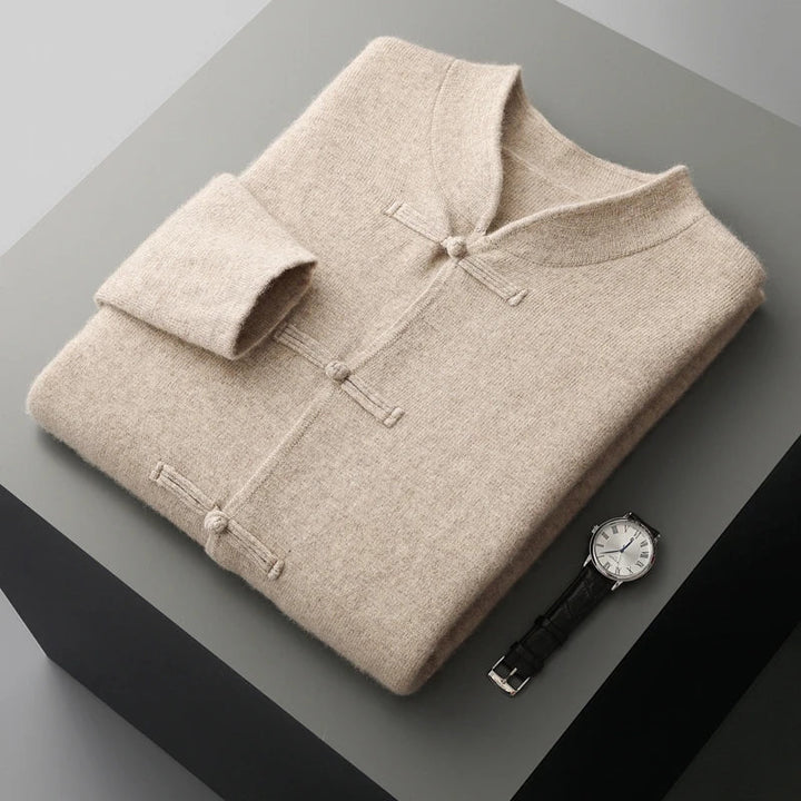 Comfortable men's everyday cardigan. Versatile knit sweater with a refined fit, ideal for smart casual layering.