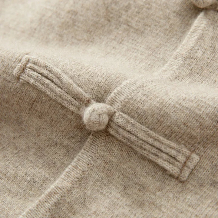 Versatile men's cardigan, ideal for everyday wear, smart casual, or layering. Comfortable knit with a refined fit.