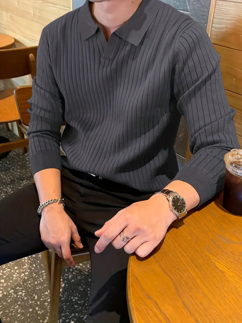 Man wearing a stylish short sleeve ribbed knit polo, perfect for casual yet elegant everyday outfits.