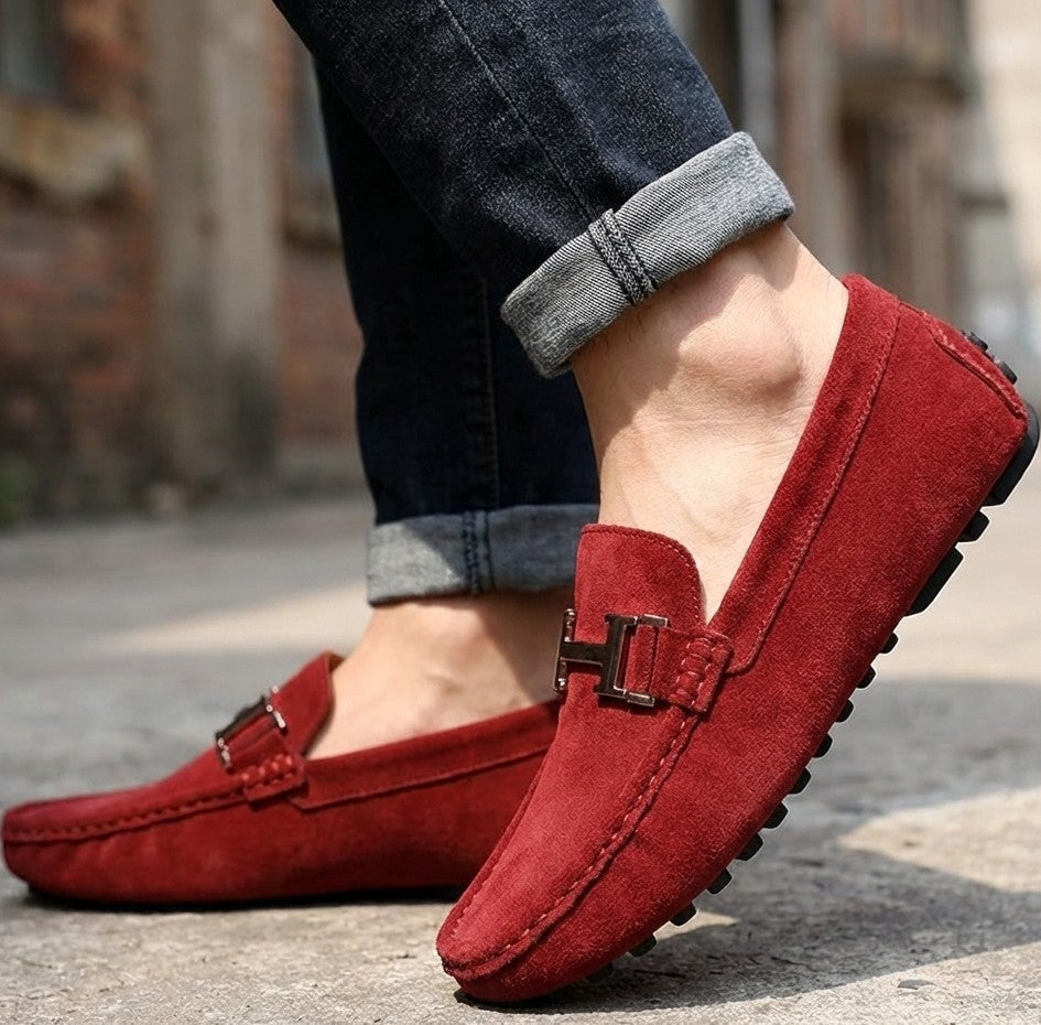 Men's refined slip-on loafers, perfect for everyday comfort & smart casual style. Versatile footwear for men.