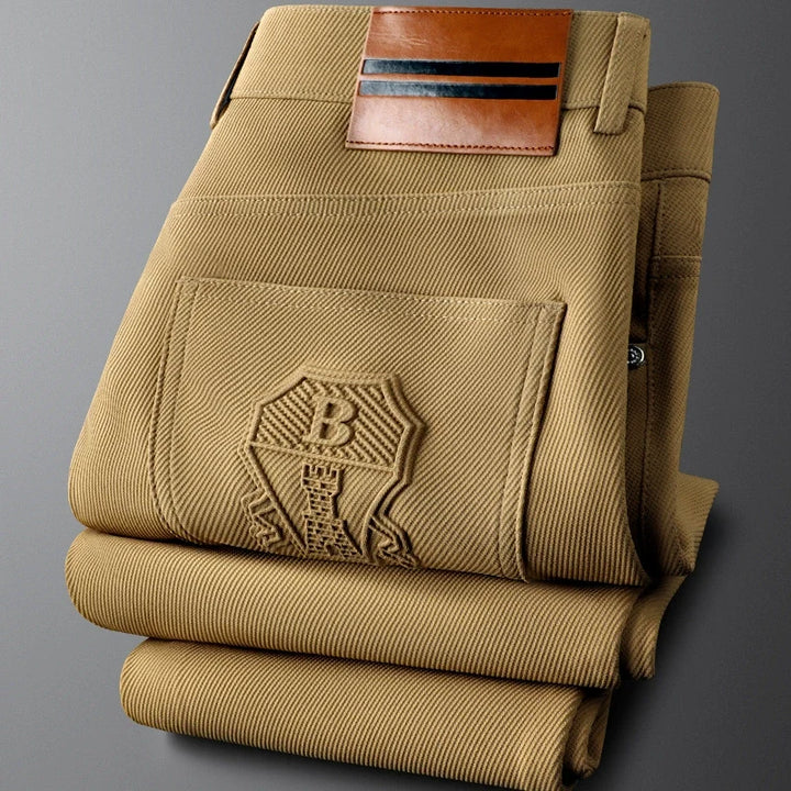 Men's refined woven trousers, tailored fit, classic style for sophisticated looks.