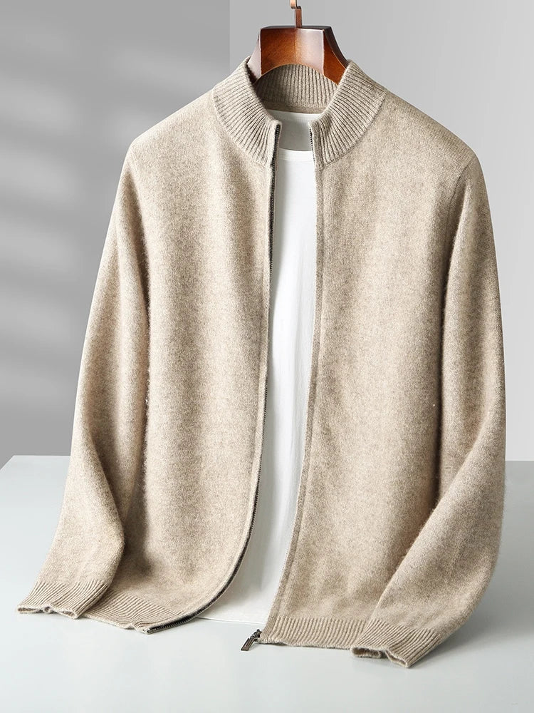 Men's long-sleeve zip-front cardigan in a refined knit, ideal for versatile layering and comfort.