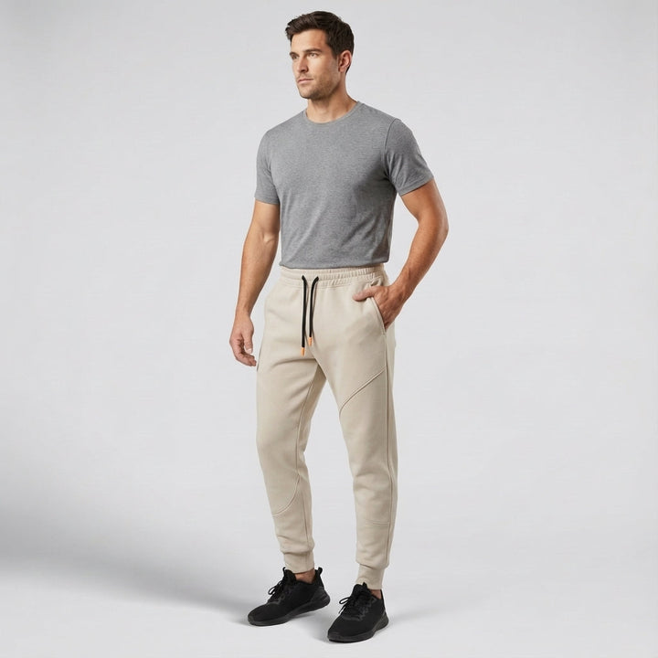 Men's warm jogging pants in regular fit, made of durable polyester for active or lounge wear.