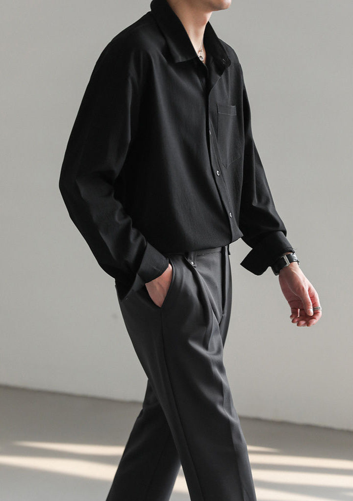 Classic color men's relaxed fit long-sleeve button-up shirt, a comfortable and versatile piece for everyday wear.