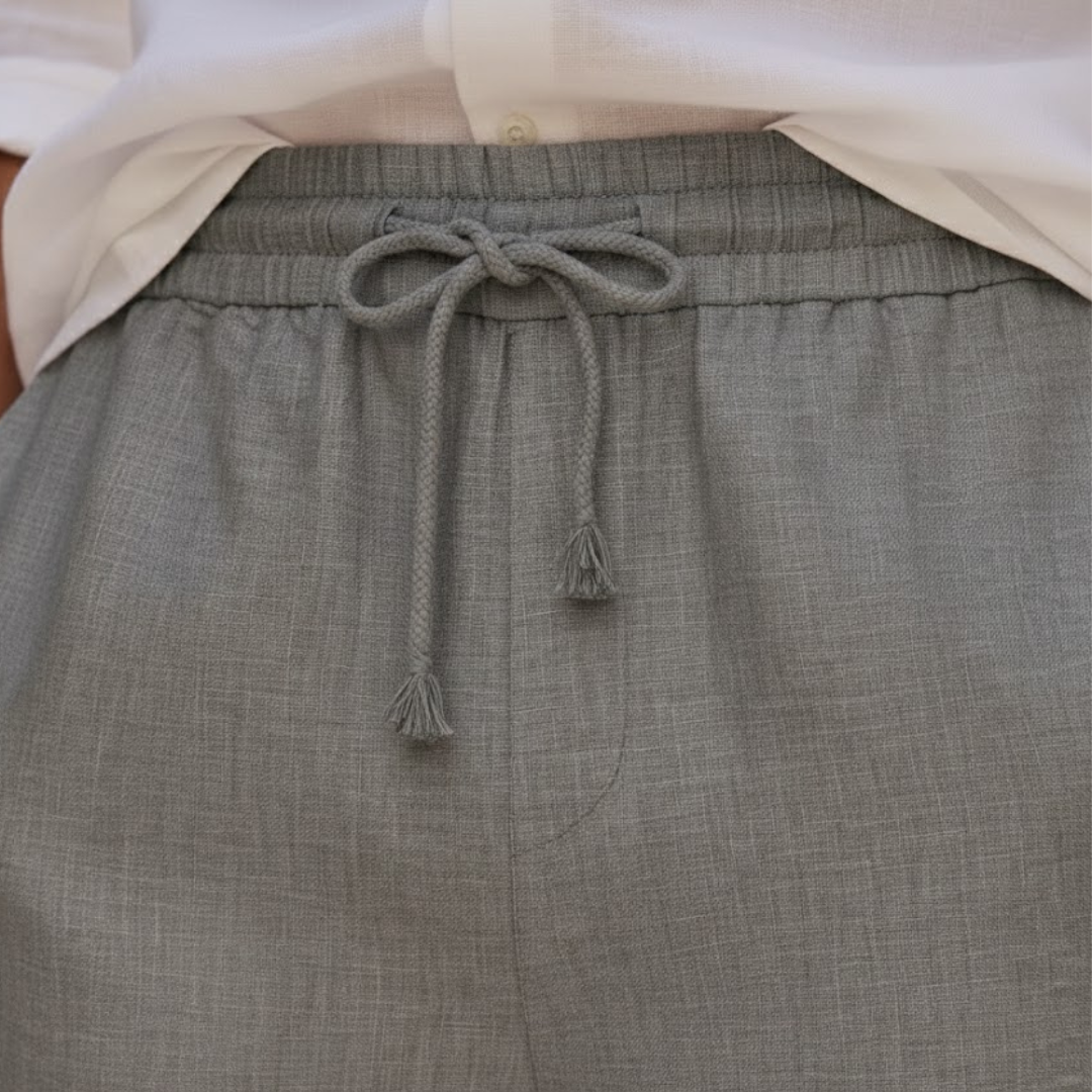 Knee-length men's drawstring shorts in a relaxed fit. Perfect casual wear for beach or warm weather.