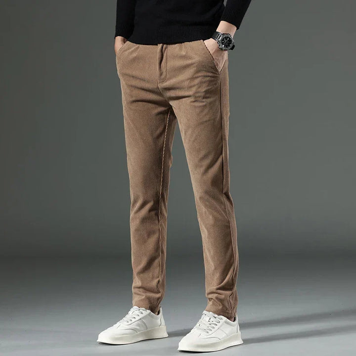 Men's relaxed fit Glendale corduroy trousers for comfortable everyday casual style.