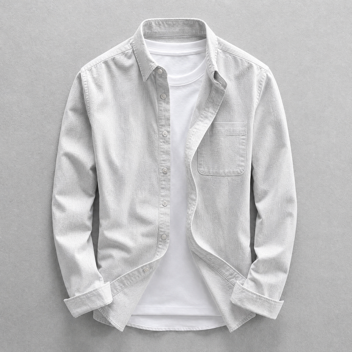 Comfortable men's relaxed fit Oxford shirt, long-sleeve design for easy, everyday wear and relaxed styling.