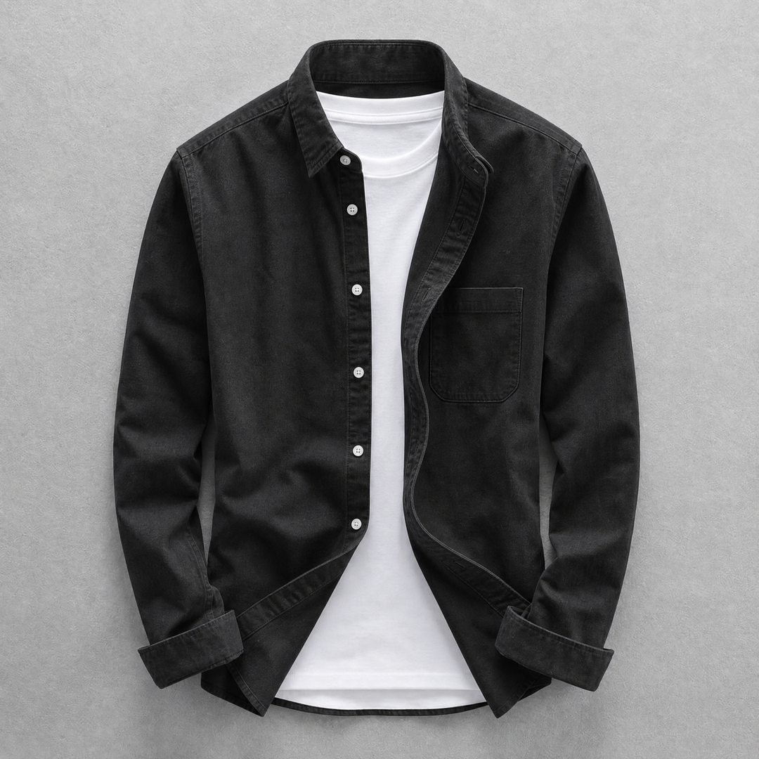 Casual men's long-sleeve Oxford shirt, designed with a relaxed fit for ultimate comfort and effortless style.