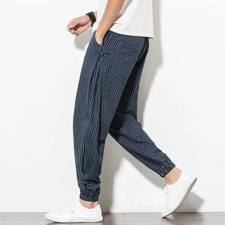 Everyday men's pinstripe joggers, comfortable and relaxed fit, ideal for casual and athletic use.