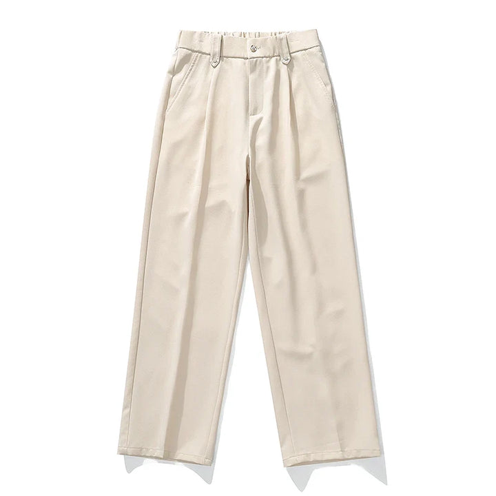 Stylish pleated men's dress trousers in relaxed fit, offering comfort and modern sophistication. Men's fashion.