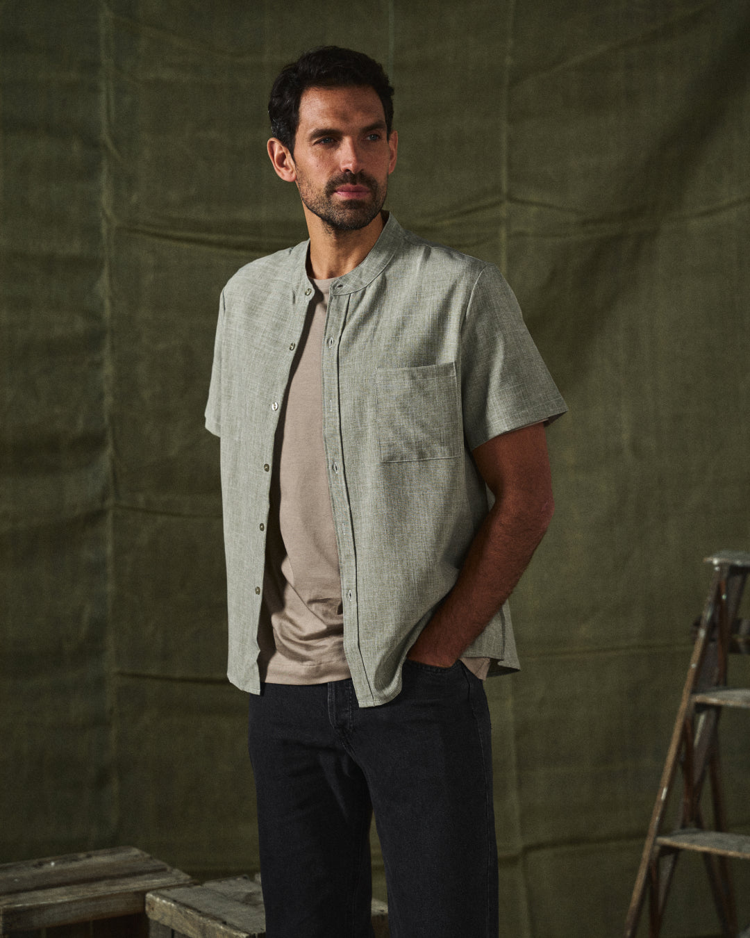 Breathable men's relaxed fit short sleeve shirt, stand collar, perfect for summer outings.