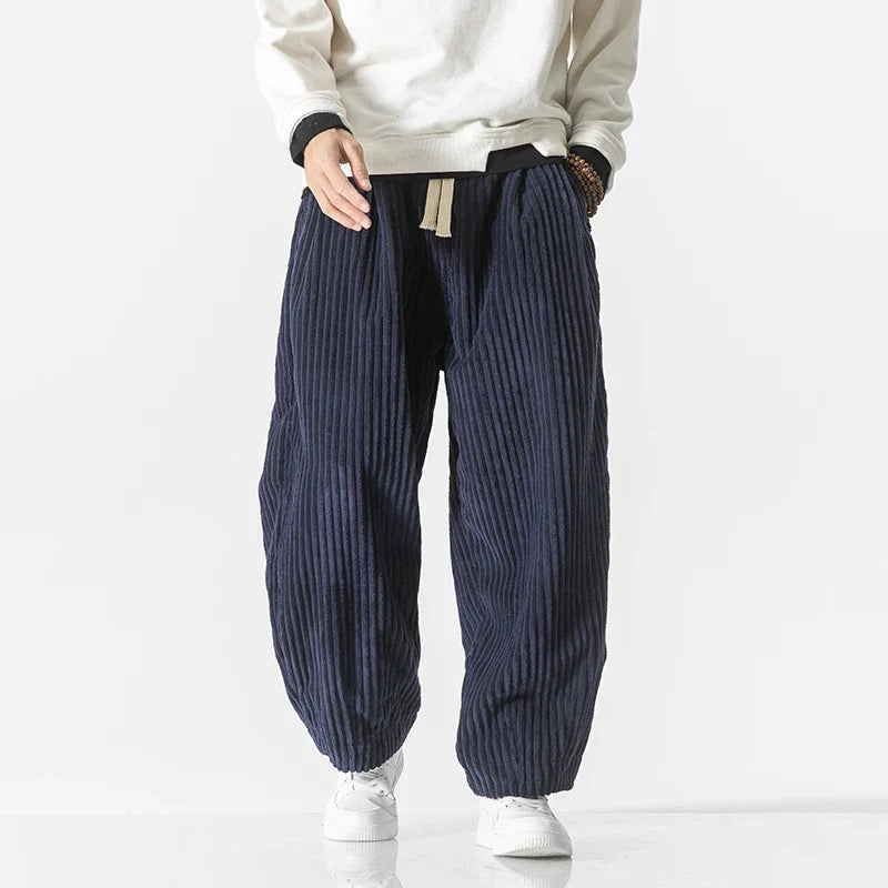 High-quality men's relaxed fit trousers, offering comfort & style for everyday fashion. Versatile and durable.