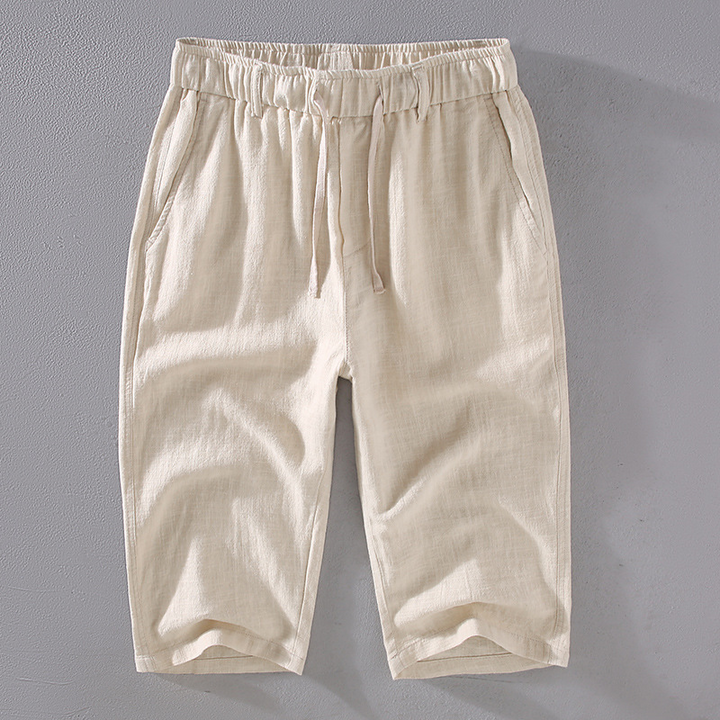 Men's relaxed fit summer shorts in light fabric, perfect for warm weather and casual comfort.