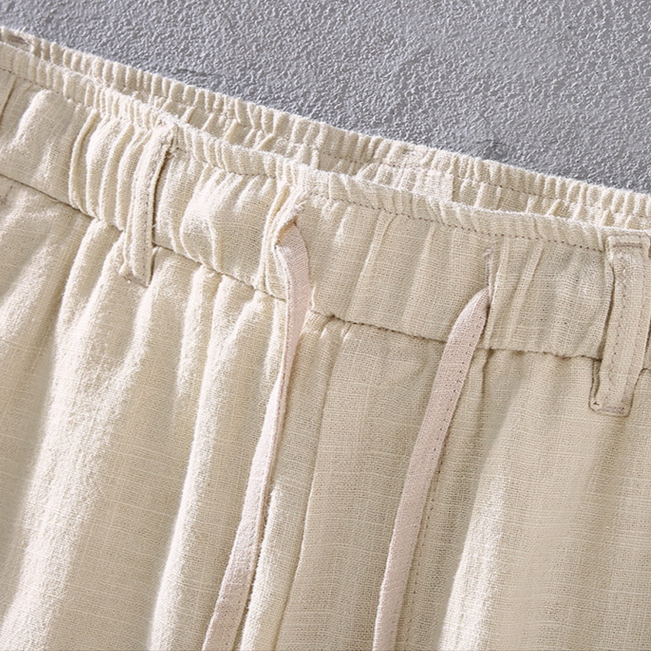 Essential men's relaxed fit shorts for summer wear, perfect for beach, vacation, or daily casual style.