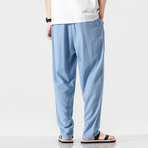 Stylish men's summer pleated pants, comfortable for warm weather fashion.