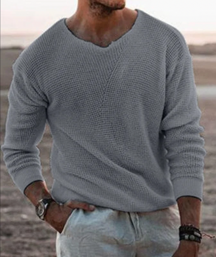 Men's relaxed fit waffle-knit long-sleeve V-neck sweater, a versatile pullover for autumn fashion.