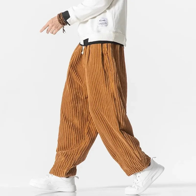 Versatile men's relaxed fit pants, suitable for casual outings, leisure, and comfortable weekend fashion.