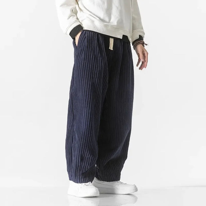 Ultra-comfortable men's weekend pants, relaxed fit, perfect for leisure, casual style, and everyday wear.