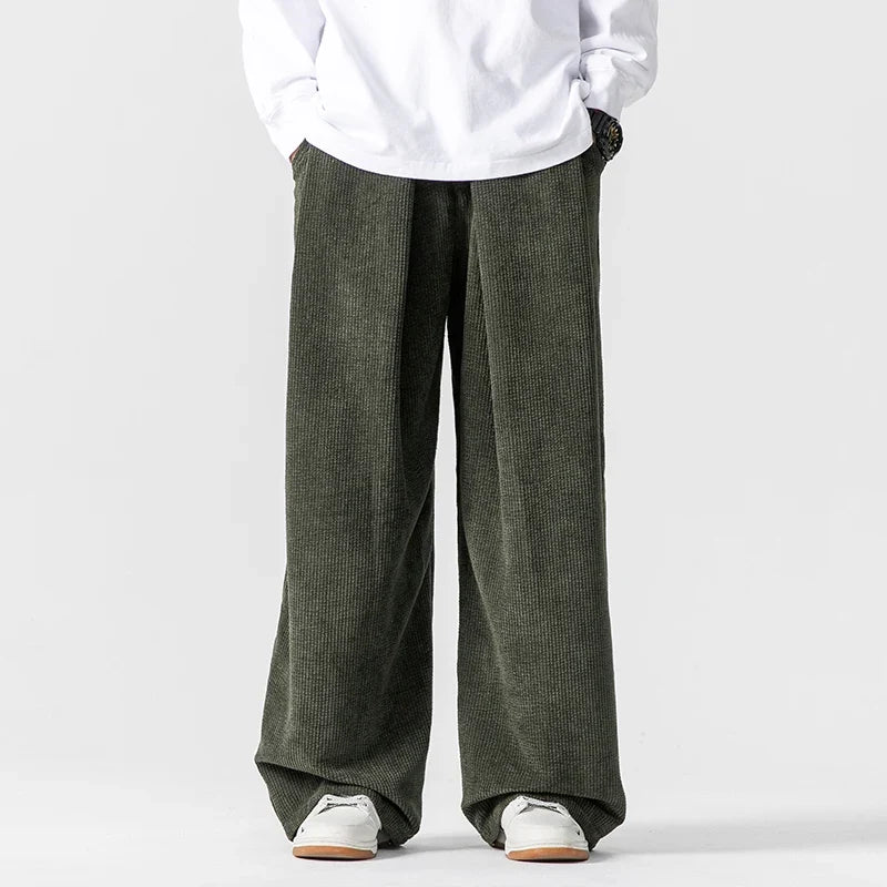 Retro 90s style men's wide-leg pants, relaxed fit with drawstring. Versatile for casual & comfortable fashion.
