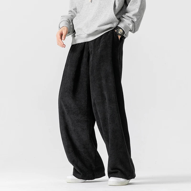 Comfortable men's wide-leg pants, relaxed fit for everyday casual fashion. Versatile trousers for daily wear.