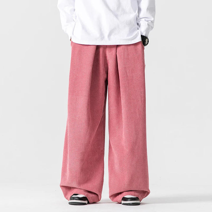 Stylish men's relaxed fit wide-leg pants, perfect for casual 90s inspired daily fashion. Comfortable trousers.
