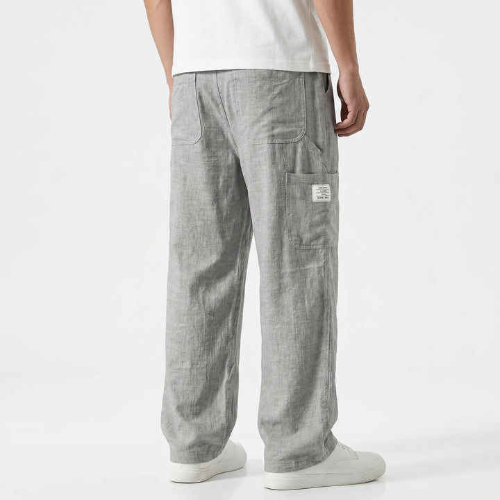 Loose fit men's cargo pants with a straight leg and practical pockets, perfect for versatile streetwear style.
