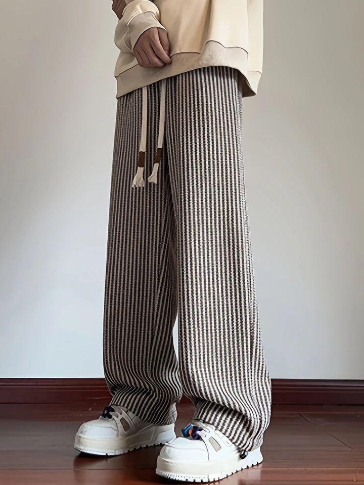 Men's fashion relaxed fit straight-leg trousers, ideal for modern streetwear looks.