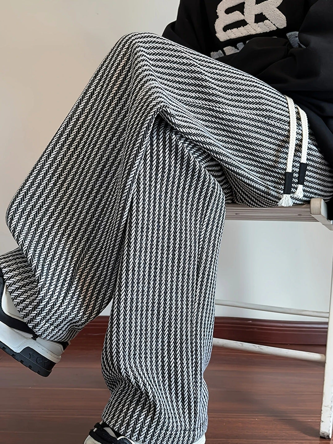Men's comfortable straight-leg trousers, relaxed fit ideal for casual fashion & streetwear.