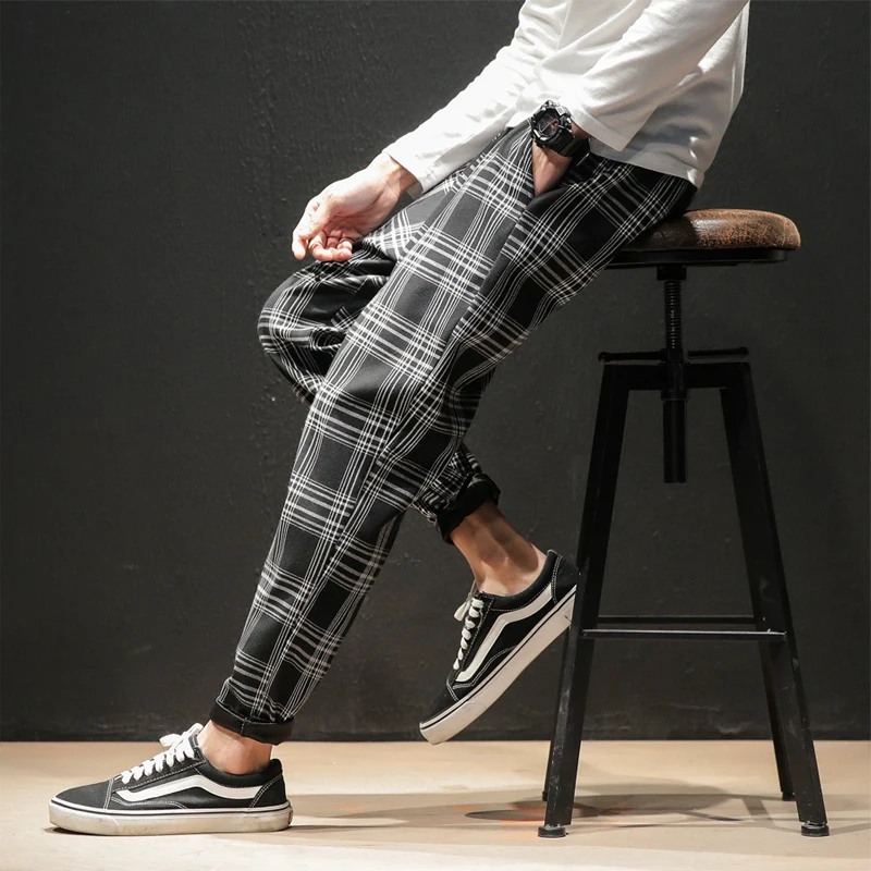Renegade men's plaid pants with adjustable drawstring waist, ensuring comfort and modern casual style.