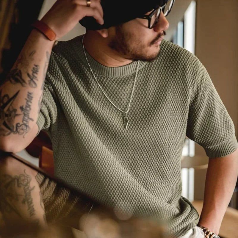 Stylish men's tailored retro knit tee with short sleeves, perfect for comfortable summer casual wear. Vintage design.