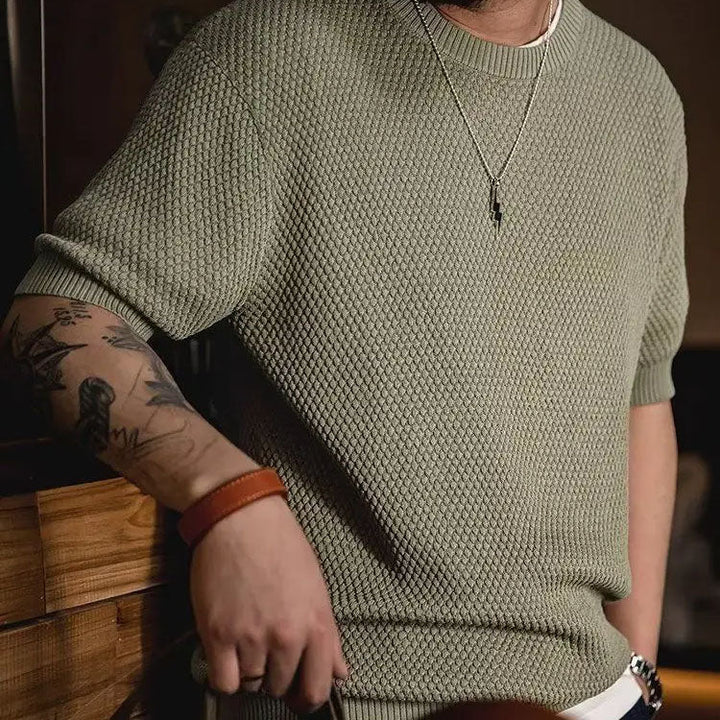 Men's retro knit top, a vintage-style short sleeve tee offering modern casual comfort. Tailored for summer style.