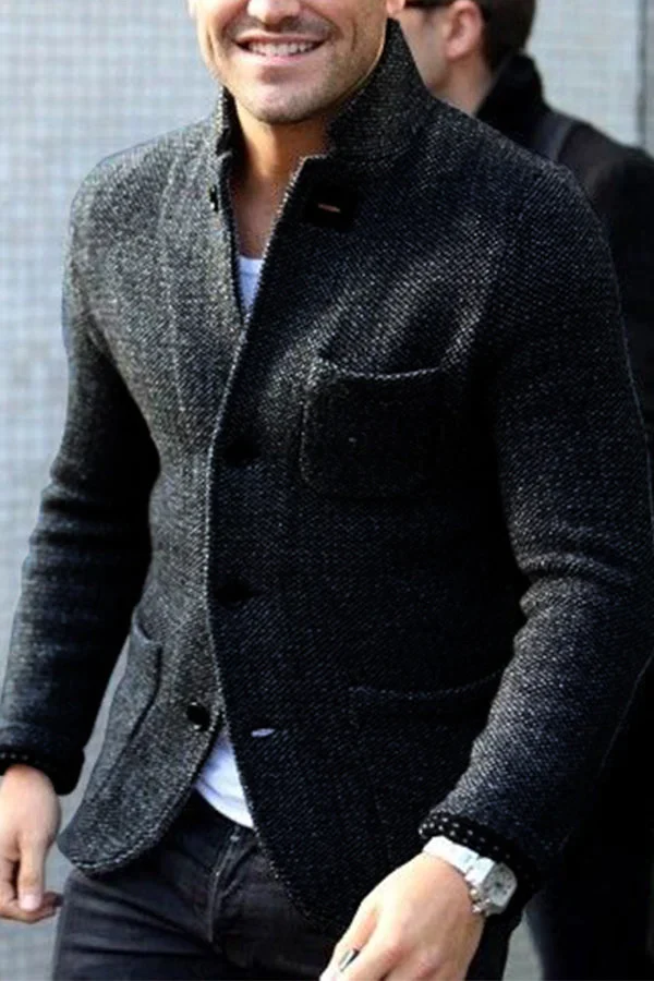 Comfortable men's retro sweater, knitted top, versatile layering piece for a stylish casual look.