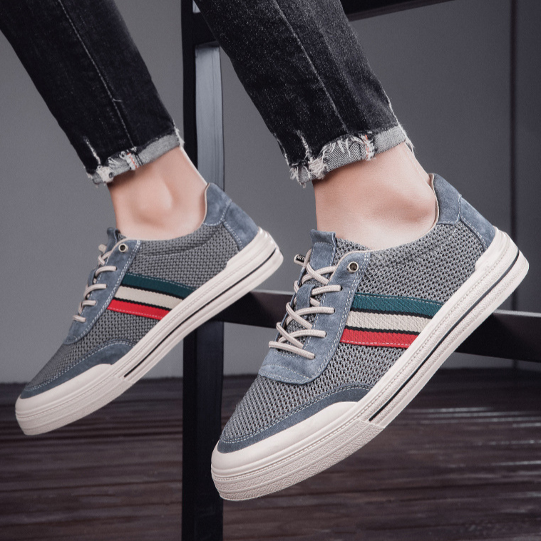 Men's brown and blue retro casual sneakers, merging sporty design with ultimate comfort.