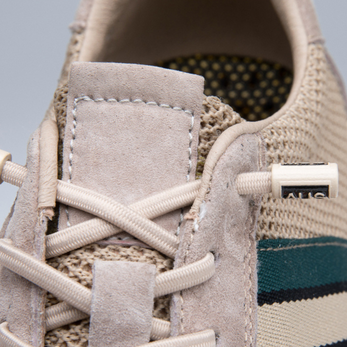 Stylish men's brown & blue retro sneakers for comfortable, casual, and everyday walking.